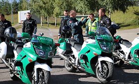 Motociklų gerbėjai ir policijos pareigūnai savo įgūdžius tobulino &bdquo;Nemuno žiede&ldquo;