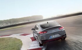Naujasis &bdquo;Hyundai i30 Fastback N&ldquo; - agresyviai nusiteikęs sedanas
