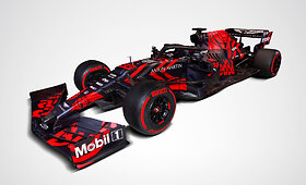 Maxas Verstappenas i&scaron;bandė naująjį &bdquo;Red Bull Racing&ldquo; komandos bolidą