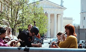 Monika Liu, LNOBT solistai, orkestro muzikantai, vaikų choras, Daiva Starinskaitė sudainavo &bdquo;Kalush Orchestra&ldquo; dainą &bdquo;Stefania&ldquo;.