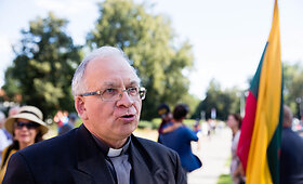 Mitingas prie Mickevičiaus paminklo