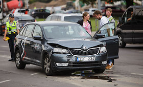Žirmūnuose susidūrė keturi automobiliai