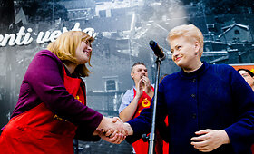 Dalia Grybauskaitė davė startą &bdquo;Maisto banko&ldquo; akcijai