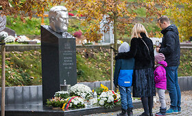 Algirdo Brazausko ir Adolfo Ramanausko-Vanago kapavietės
