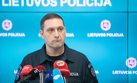 Policija skelbia apie su ky&scaron;iu sulaikytą pareigūną.