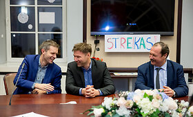 Andrius Tapinas atvyko aplankyti streikuojančių mokytojų
