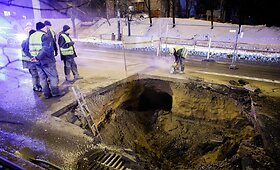 Žemaitės gatvėje atsiradusi įgriuva sudarė eismo trikdžius