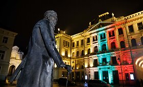 Vilnius Vasario 16-osios proga nu&scaron;vito trispalvės spalvomis