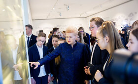Prezidentė Dalia Grybauskaitė Prezidentūroje atidarė užsienio &scaron;alių auk&scaron;čiausių valstybinių apdovanojimų ekspoziciją