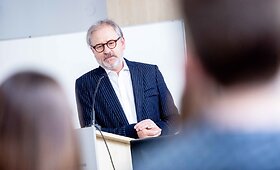 Oksfordo universiteto profesoriaus J. Zielonka paskaita