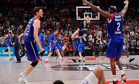 Stambulo &bdquo;Anadolu Efes&ldquo; klubo triumfas Eurolygoje