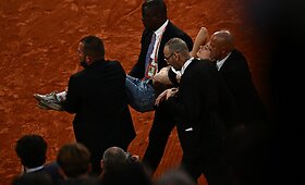 Protestas &bdquo;Roland Garros&ldquo; pusfinalyje