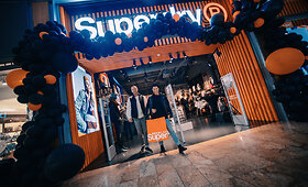 &bdquo;Superdry&rdquo; atidarymas su garsiais svečiais