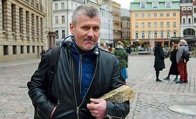 Latvijos sostinėje kūrėjai kraudami plytas protestavo prie&scaron; planus didinti mokesčius