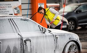 Trys &bdquo;už&ldquo;, kodėl moterys renkasi automobilių savitarnos plovyklą
