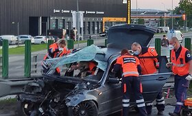 Vilniuje automobilis rėžėsi į atitvarus