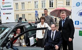 Ralyje startuos rankomis valdomi automobiliai