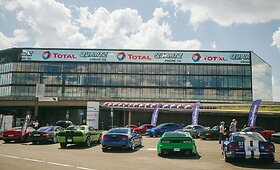 Žiūrovams pristatyti neįprasčiausi automobiliai