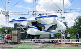 &bdquo;Skraidantis automobilis&ldquo; Japonijoje