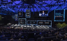 Pristatyti &bdquo;Mercedes-Benz&ldquo; automobiliai