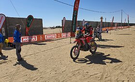 Pirmasis Dakaro greičio ruožas: fini&scaron;uoja motociklininkai