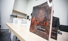 Nerijos Putinaitės knygos &bdquo;Skambantis molis: Dainų &scaron;ventės ir Justino Marcinkevičiaus trilogija kaip sovietinio lietuvi&scaron;kumo ramsčiai&ldquo; pristatymas