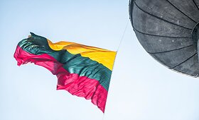 Ant televizijos bok&scaron;to pakelta trispalvė