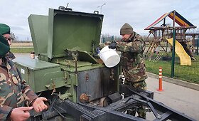Lauko virtuvė Kalvarijos pasienio kontrolės punkte įstrigusiems vilkikų vairuotojams