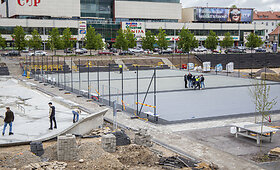 Suniokota prie Baltojo tilto naujai įrengta krep&scaron;inio aik&scaron;telė