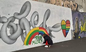 LGBTQ+ bendruomenę palaikantys gatvės pie&scaron;iniai
