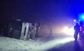 Ties Lazdijais apvirto keleivius vežęs autobusas