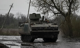 Ukrainos tankai juda link fronto linijos Bachmute