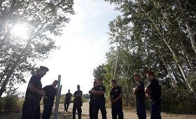 Vengrija nuo migrantų ginsis 4 metrų auk&scaron;čio tvora