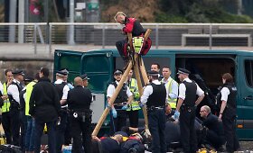 Judėjimo &bdquo;Black Lives Matter&ldquo; protestuotojai blokavo Londono oro uostą