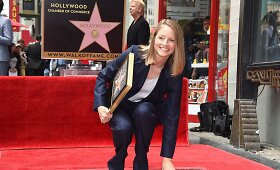 Jodie Foster pagerbta žvaigžde Holivudo &scaron;lovės alėjoje