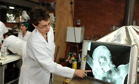 Meksikoje, Kristaus skulptūroje rastas butelis su XVIII amžiaus dokumentais