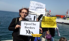 I&scaron; Graikijos deportuotų migrantų laivas pasiekia Turkiją