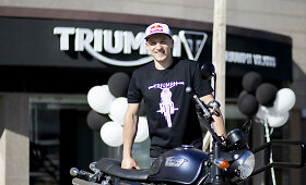 Motoakrobatas Aras Gibieža Vilniuje atidarė pirmąjį &bdquo;Triumph&ldquo; motociklų saloną