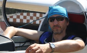 Sakalas Uždavinys pilotuoja sklandytuvą