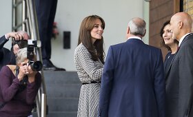 Kembridžo hercogienė Catherine po motinystės atostogų grįžo prie karali&scaron;kųjų pareigų