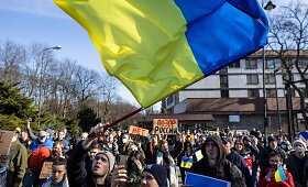 Žmonės visame pasaulyje renkasi į Ukrainos palaikymo akcijas