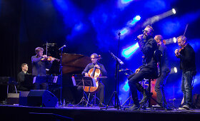 &bdquo;Midsummer Vilnius&ldquo; festivalyje &ndash; Lino Adomaičio ir &bdquo;G-Strings&ldquo; koncertas