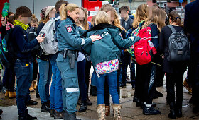 Jaudinantis policininkės poelgis gaisro metu