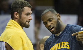 LeBronas krimto spragėsius, o Valančiūnas atakavo be klaidų