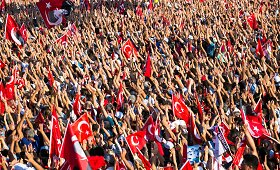 Turkijoje &bdquo;vienybės&ldquo; mitingas pasmerkė perversmą