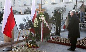 Var&scaron;uvoje paminėtos 5-osios Lenkijos prezidento Lecho Kaczynskio lėktuvo katastrofos metinės