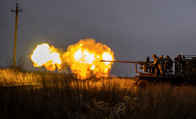 Ukrainos gynėjai ginklų nenuleidžia: palei fronto liniją verda kovos