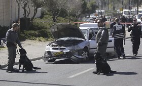 Jeruzalėje palestiniečio automobiliui įsirėžus į pėsčiuosius sužeisti keli žmonės