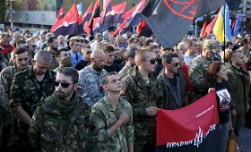 Kijeve prie&scaron; dabartinę valdžią protestavo &bdquo;Pravyj Sektor&ldquo; nariai