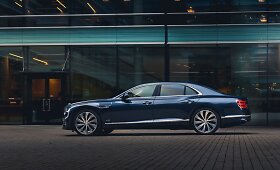 &bdquo;Bentley Flying Spur&ldquo; pasiekė pirmuosius klientus